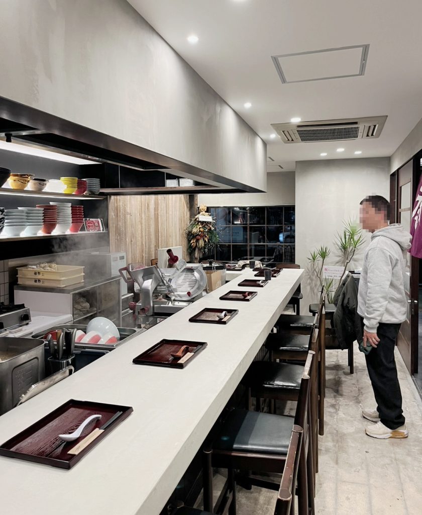 拳ラーメン店内